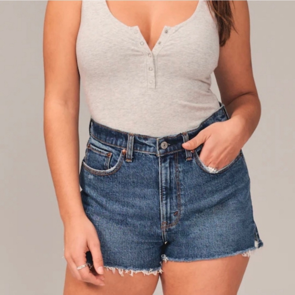 Abercrombie & Fitch Curve Love The Mom High-Rise Denim Shorts Size 28 - Picture 2 of 8